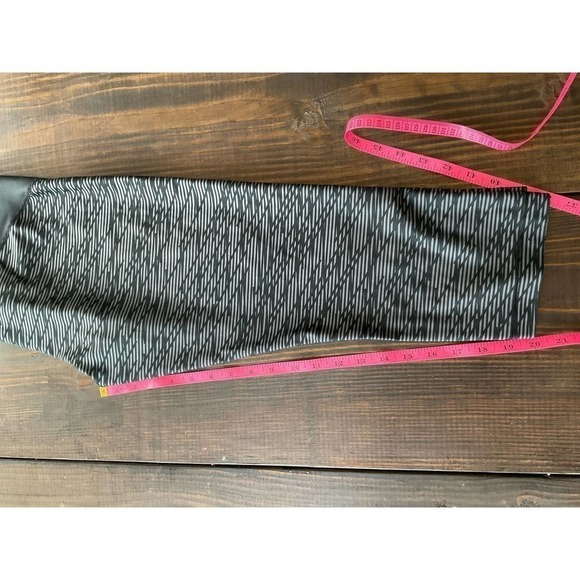 Under Armor Cropped Leggings - Picture 4 of 5